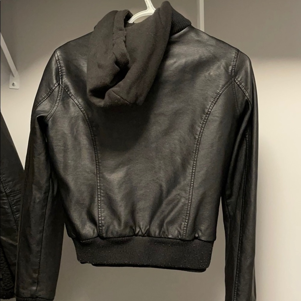 Leather jacket - Picture 3 of 3